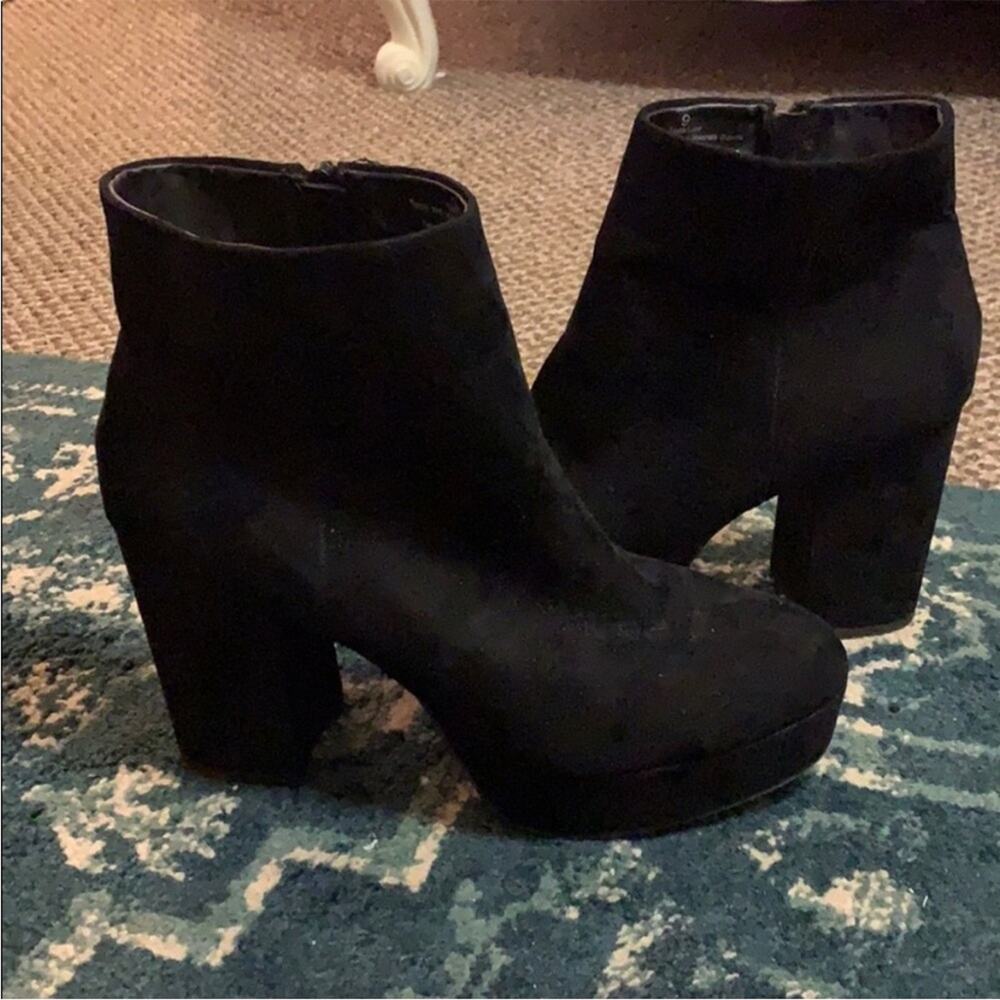 🗽❤️Mossimo Platform Velvet Boots